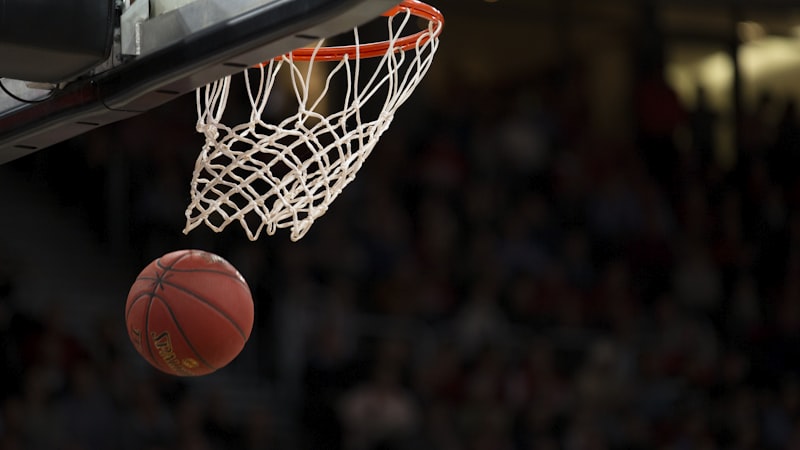篮球赛事新闻报道图片 - NBA赛场扣篮精彩瞬间